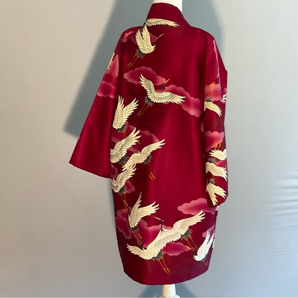 Maruko Kimono Ladies Medium Raspberry Polyester with Flying Crane Design - Picture 14 of 16